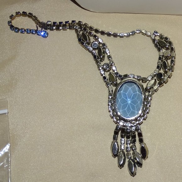LARGE BLUE MADALION NECKLACE - Picture 4 of 5